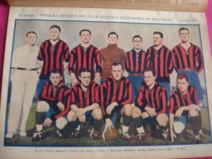 Defensores de Belgrano 1927. Zafó del descenso en duro desempate ante Tigre.