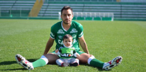 Alejandro Martinuccio. Delantero argentino del Chapecoense. Salvó su vida por estar lesionado.