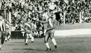 20 de noviembre de 1976. Diego Maradona. 15 años. Camiseta número 15. 