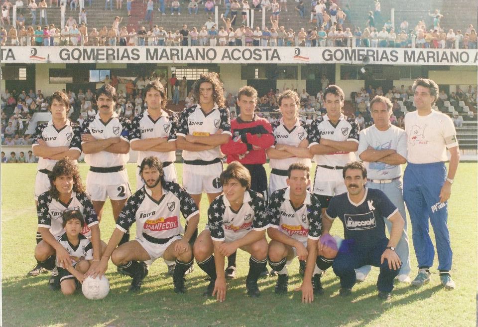 All Boys modelo 1990. Gustavo De la Llera su capitán.