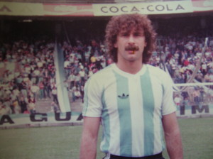 La estampa de Sicher vistiendo la camiseta de la Academia. Año 1985.