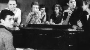 El Club del Clan. El pop y rock llegaba a la televisión y se hacía masivo. Nombres como Palito Ortega, Violeta Rivas, Johnny Tedesco, Raúl Lavié, Lalo Fransen o Chico Novarro. La Nueva Ola. Los Carasucias fueron eso en el fútbol.