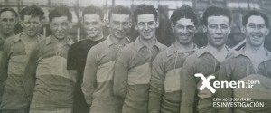 El equipo de Boca Juniors formado en la vieja cancha de madera, previo a la larga gira europea.