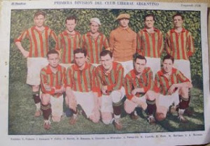 Liberal Argentino. Camiseta verdiroja. Jugó primera división hasta 1927.