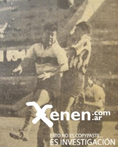31 de agosto de 1941. Un Monumental casi vacío. Angel Labruna en el salto con Covacich de Gimnasia. River ganaba 3 a 0 y terminó igualando 3 a 3. Todavía no era La Maquina.