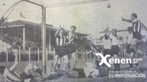 Negri, dentro del arco, festeja su gol. El Payo Pellegrina salta emocionado. Los muchachos de Platense se agarran la cabeza. Era el empate pincharrata. El partido terminó con un rotundo 7 a 3. 