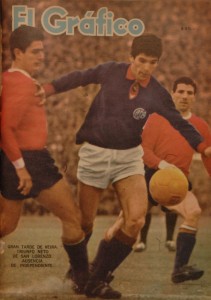 La primera tapa de El Gráfico para el Bambino. Una tarde espectacular. Tres goles a Independiente. 23 de agosto de 1964. Esa tarde no jugaron todos los Carasucias. Es parte del mito.