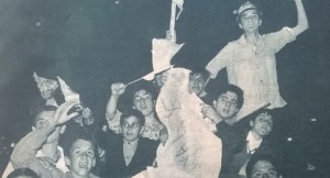 Hasta la madrugada se festejó en Avenida Mitre. 
