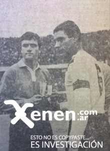Roberto Perfumo, mundialista, regresa al medio local. Recibe una medalla y el saludo de Domingo Lejona, capital velezano.