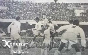 Basile gana en lo alto, pero su cabezazo se irá desviado. Racing seguía sumando partidos invicto. 
