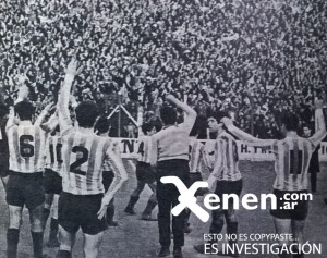 Brazos en alto. La multitud extasiada. Banfield se vistió de celeste y blanco. 