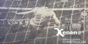 Jaime Martinoli convierte el penal que significará el empate ante Vélez. Todos jugaban a quitarle el invicto al Equipo de José.