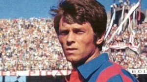Narciso Horacio Doval. El Loco. Figura en San Lorenzo, mito en Río de Janeiro. Un Dios futbolero para los torcedores de Flamengo y Fluminense. Falleció jóven, a los 46 años, en 1991.