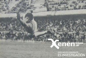 1 de mayo de 1969. Vuela el Pato en la Bombonera. Esa tarde bautismal recibió seis goles. 