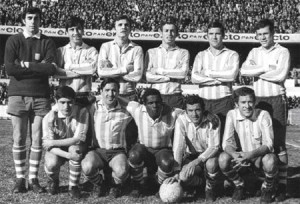 El Equipo de José, modelo 1969. Cejas, Díaz, Perfumo, Wolff, Chabay y Aguirre Abajo: Cárdenas, Rulli, Machado Da Silva, Salomone y Adorno.