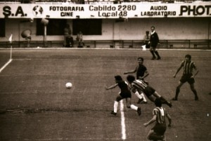 Domingo 19 de diciembre de 1971. La palomita más famosa del mundo mundial. Aldo Pedro Poy entra en la historia.