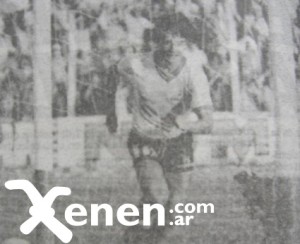 27 de diciembre de 1983. Ezequiel Borrelli grita el segundo gol funebrero en Lomas de Zamora. Regreso a Primera A.