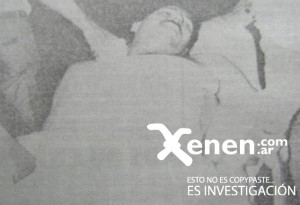 Estas imagenes son muy duras. Son las que grafican el traslado del jugador, sin sentido, al hospital. La pregunta es: ¿si hubiera el material de resurrección necesario, los controles médicos previos exahustivos y todo lo que necesita el fútbol profesional, hubiera sucedido ésta muerte y otras similares?