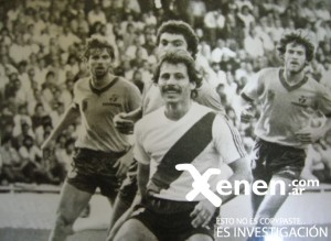 12 de octubre de 1983. Trossero ante Central. Minutos después moriría en el vestuario. 