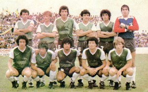 11 de diciembre de 1985. El equipo de Armenio en la derrota 0-1 ante Dock Sud: