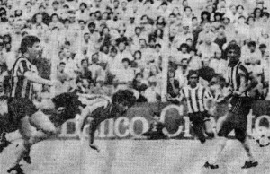 Ramón Santamarina en cancha de Estudiantes de La Plata. Los tandilenses realizaron una gran campaña.