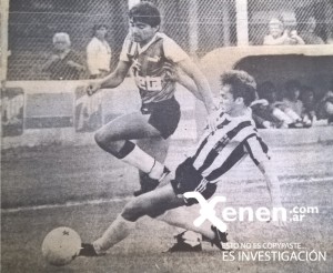 20 de diciembre de 1986. Miguel Oviedo le escapa a la marca de Vella. Deportivo Armenio 4 - 0 Central Córdoba de Santiago del Estero. 