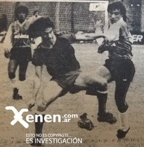 1 de noviembre de 1986. Maxi Cincunegui y Walter Parodi luchan por el balón. Armenio y Colón igualaron 2 a 2. 