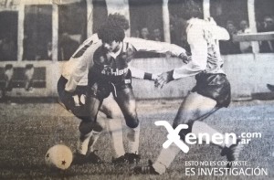 20 de septiembre de 1986. Armenio 2 - 2 Lanús. Luis Villarreal sortea la marca de Fabián De Sarasqueta. 