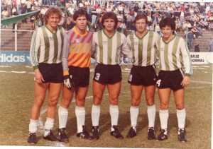 Banfield, Apertura 1986: Orte, Pogany, Ramirez, Trama y Rafaelli. 