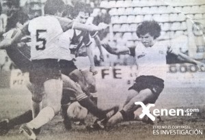 15 de noviembre de 1986. El Toti Iglesias busca el gol quemero. Se le interpone la recia marca de Claudio Argueso. Miguel Gallardo, camiseta 5, también se mete en el entrevero.