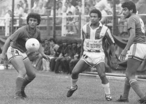 El negro Custodio con la 10 de San Martín de Tucumán. Año 1990. El único portugués en nuestro fútbol.