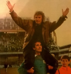 Rodolfo Motta en andas.