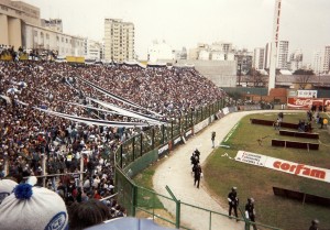 18 de junio de 1995. Una multitud acompañó a Gimnasia a Caballito. 