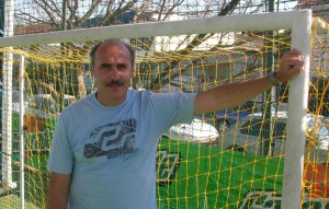 El Turco hoy. Empresario. Dueño de un complejo deportivo en Martínez. Dirigió en Paraguay, y espera nuevas ofertas