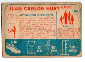 Figurita con la ficha de Juan Carlos Hurt. Su increíble reacción ante una provocación, cambió la historia de nuestro fútbol.