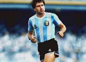 Oscar Garré. Campeón del mundo 1986. Único de los 43 futbolistas nacido en el populoso partido de La Matanza. 