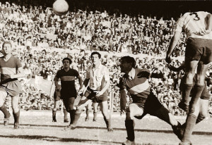 El gol del Panadero Díaz para el 2 a 1 parcial. Una enorme fiesta en Avellaneda. 