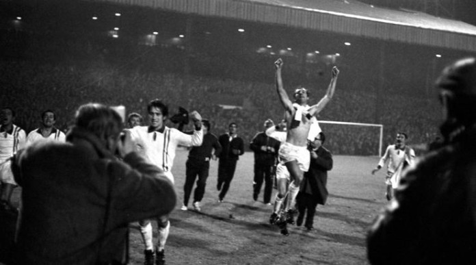 ldt 1968 Estudiantes festejando en Inglaterra