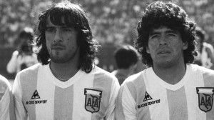 Dos jugadores de dibujos animados: José Daniel Valencia y Diego. El Rana, nacido en Jujuy. 
