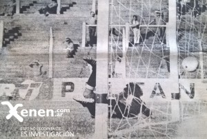 La pintier ya pegó en las mallas. Juan Manuel Ramos en el piso. El tiro libre perfecto del Sopa Godoy. Armenio 3 - 1 Belgrano.