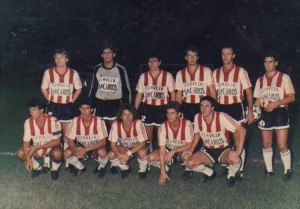 23 de febrero de 1991. Victoria 3 a 1 de Unión sobre Racing Club. Rabuñal es el último de los sentados desde la izquierda.