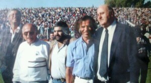 Carlos Menem y Armando Gostanian. Cancha de Platense, año 1987.