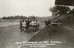 La celeste dando las hurras en el estadio de Colombres. 